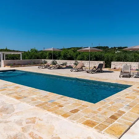Panoramica Con Piscina Monte Mirto בית כפרי