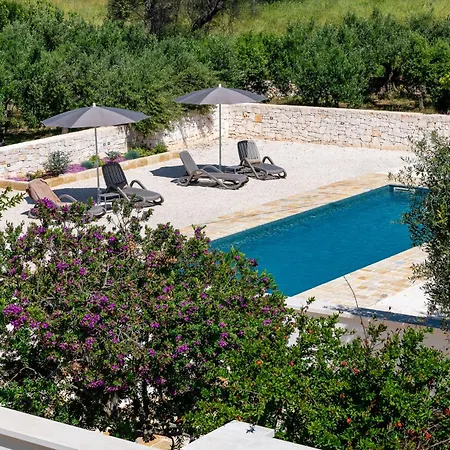 Panoramica Con Piscina Monte Mirto Venkovský dům