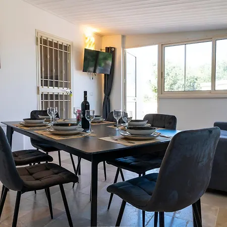 בית כפרי Panoramica Con Piscina Monte Mirto אוסטוני